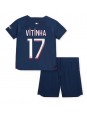 Otroški Nogometna dresi replika Paris Saint-Germain Vitinha Ferreira #17 Domači 2023-24 Kratek rokav (+ hlače)